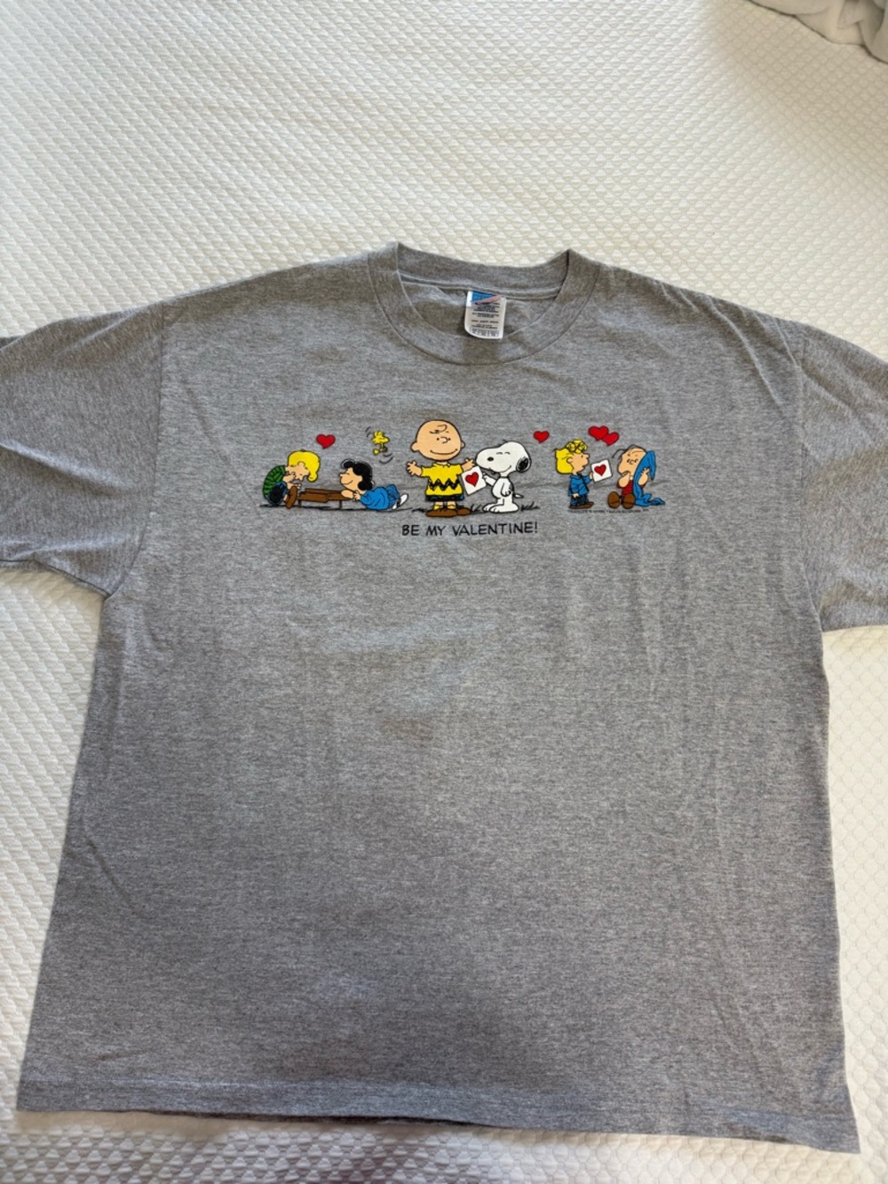 Peanuts 'Be My Valentine'  Gray Graphic T‑Shirt - Picture 2 of 2